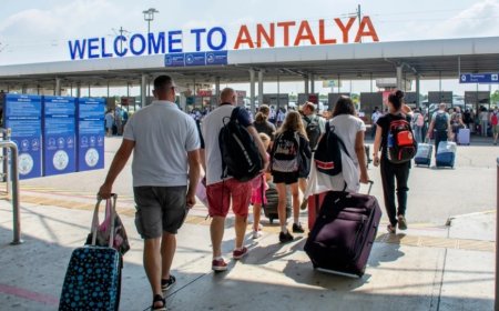Ruslar Türkiye’den Ayrılıyor: Son İki Yılda 65 Bin Kişi Geri Döndü