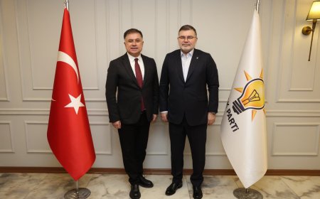 İzmir'de sürpriz ziyaret: DEVA Partisi’nden AK Parti’ye ziyaret