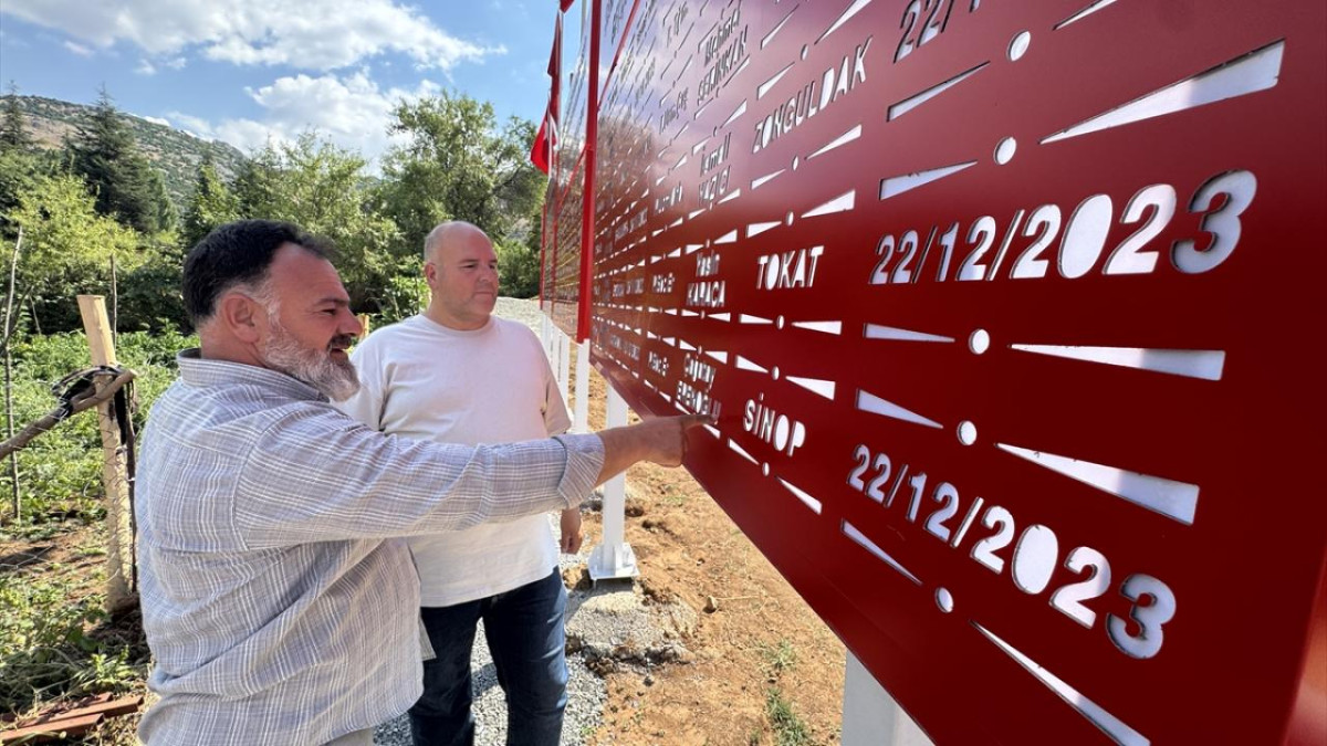 Elazığ’da şehit babası oğlunun kabri başında 80 şehidin adını yaşatıyor