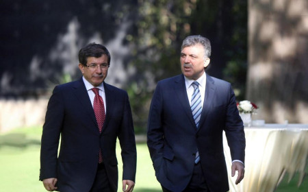 Davutoğlu-Gül hattında yeni plan mı var? Siyasi işaretler ne söylüyor