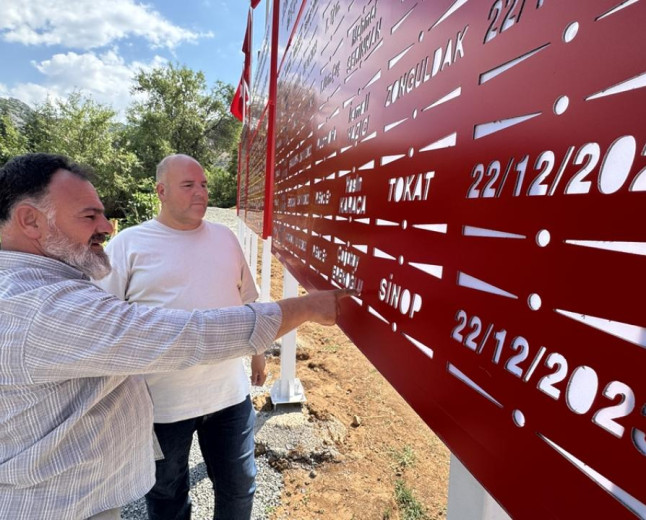 Elazığ’da şehit babası oğlunun kabri başında 80 şehidin adını yaşatıyor
