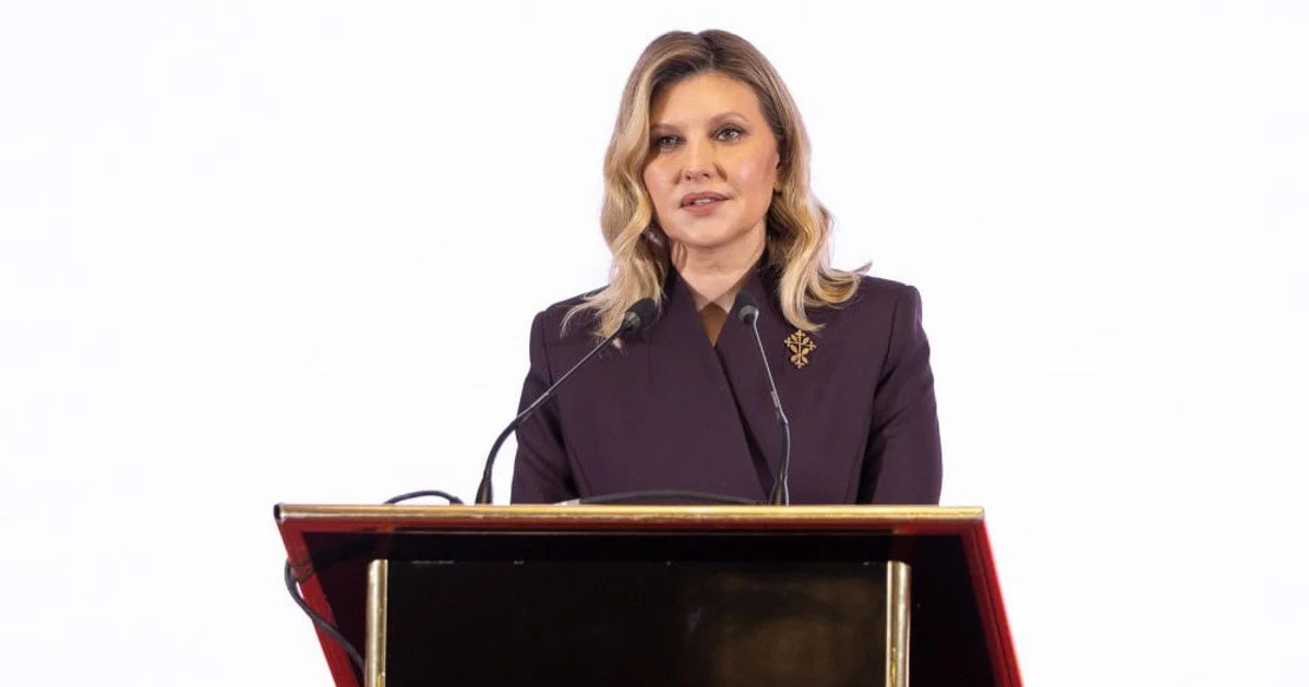 Olena Zelenska kültürel diplomasi forumunu Kiev’de sembolik broşla açtı