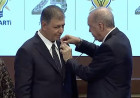 Cemil Tugay rozeti taktı: İzmir Büyükşehir Belediyesi AK Parti’ye geçti