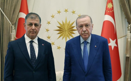 Cemil Tugay’ın AKP’ye geçeceği iddiası İzmir’de gündem oldu