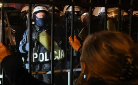 Polonya’da Anayasa Mahkemesi krizi: Nawrocki uçuşunu yarıda kesti