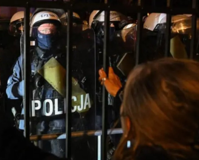 Polonya’da Anayasa Mahkemesi krizi: Nawrocki uçuşunu yarıda kesti