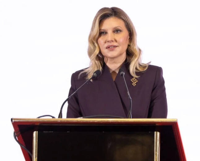 Olena Zelenska kültürel diplomasi forumunu Kiev’de sembolik broşla açtı